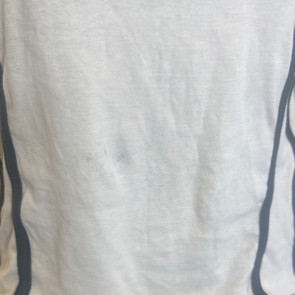 White Sleeveless Top with Green Clover Design - Picture 3 of 10